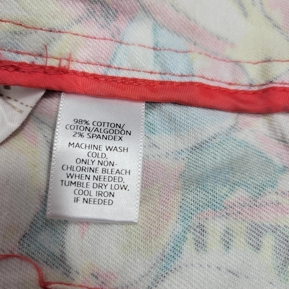 Loft Denim Pencil Skirt with a Floral Print in a Women's Size 0 - Picture 7 of 10